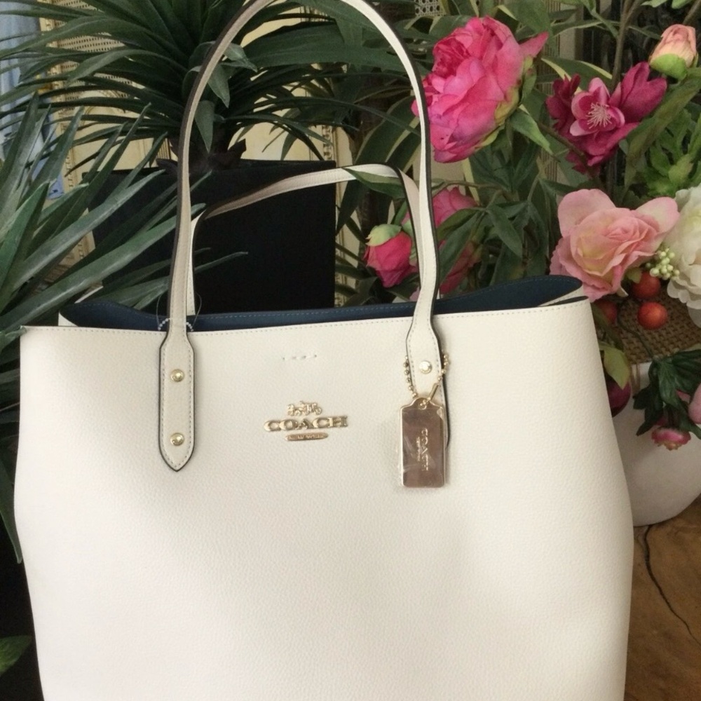 COACH Town Tote Large Pebbled Leather Shoulder Bag  MSRP $398